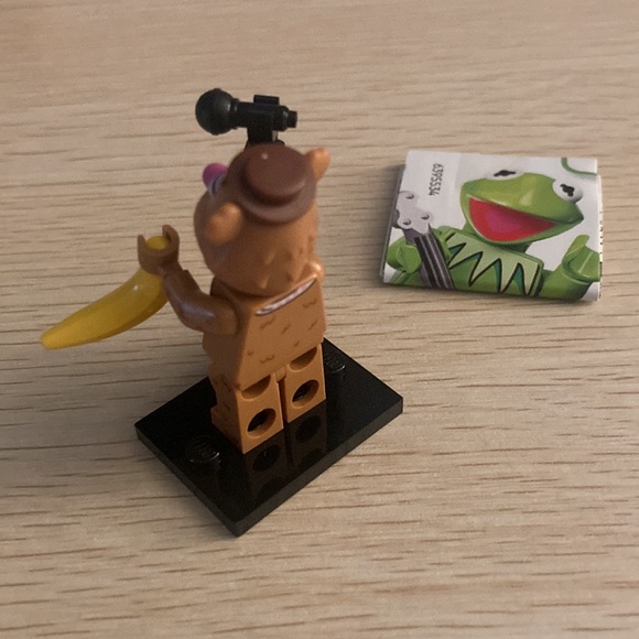 LEGO Muppets Series Fozzie Bear Collectible Minifigure - Picture 2 of 2
